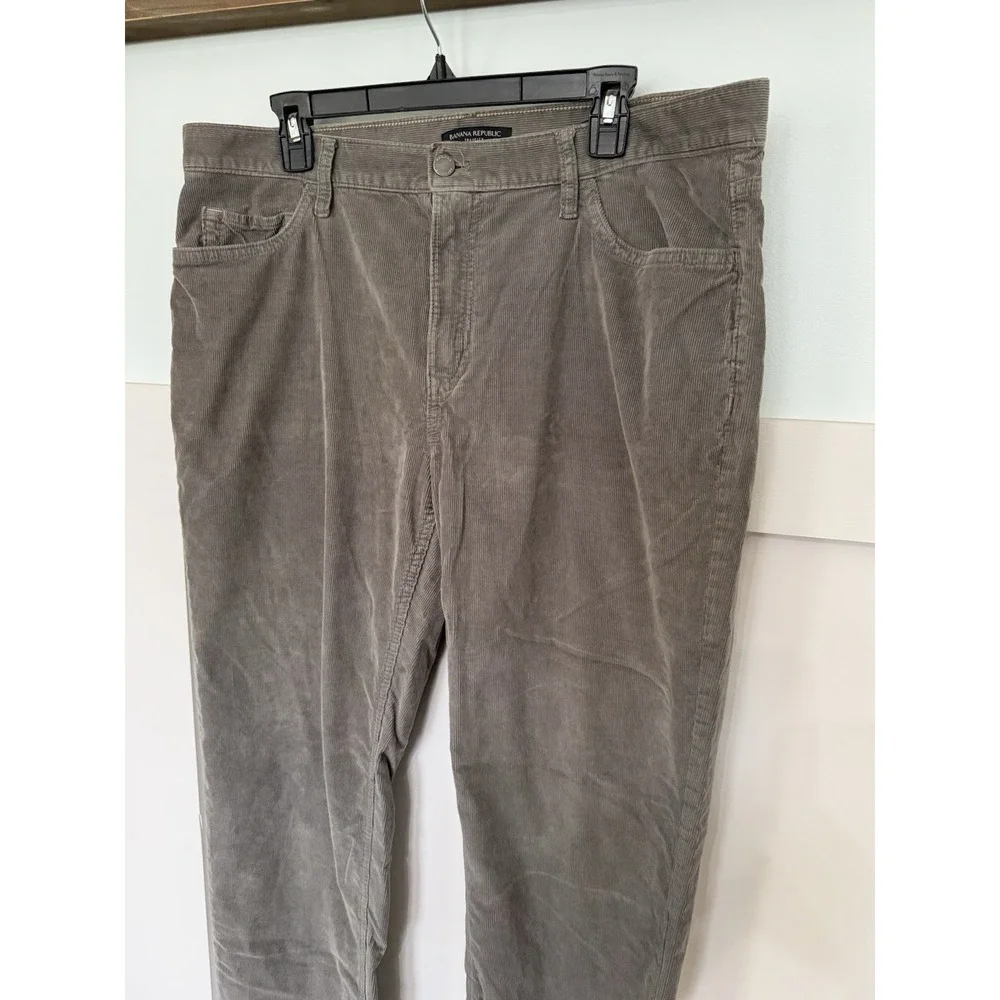 Banana Republic Traveler Corduroy Pants Men's 36x32 Grey Green Wrinkle Resistant